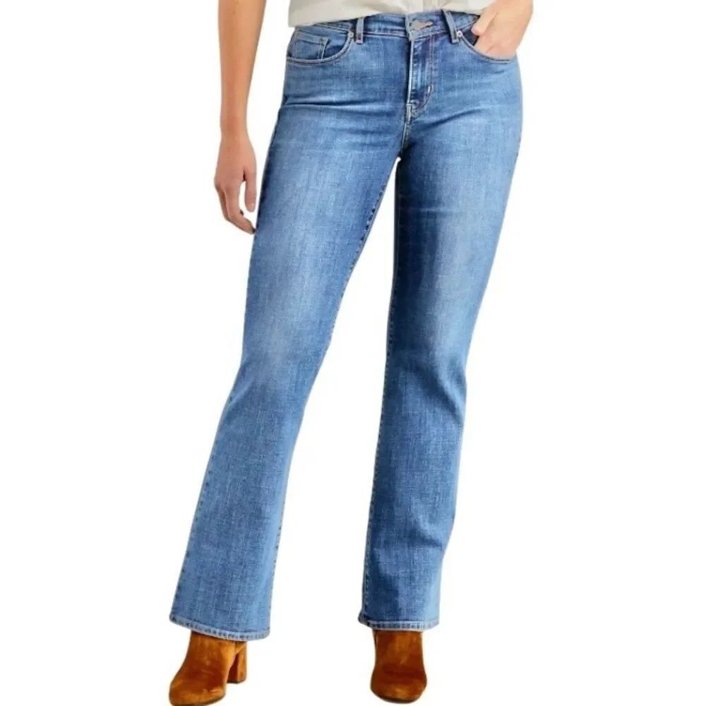 Levi’s 515 Bootcut Jeans in Light Blue Wash Women’s 14
